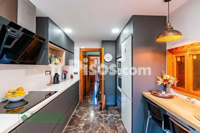 Casa adosada en venta en Calle de Némesis, Av. Juan Carlos I-Plaza de Toros (Distrito Núcleo Urbano. Roquetas de Mar) de 324.000 €