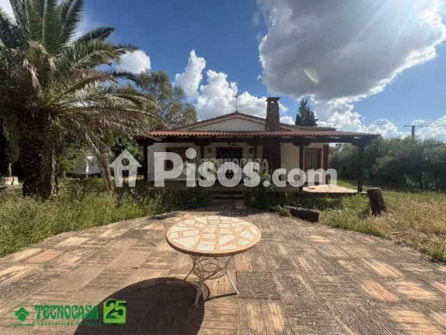 Casa unifamiliar en venta en Calle de los Sauces