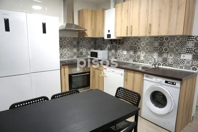 Habitación en alquiler en Calle del Capitán Méndez Vigo, 50, cerca de Calle de Bilbao, Santo Tomás-Universidad (Ávila Capital) de 370 €<span>/mes</span>