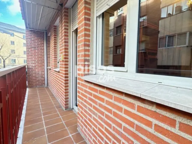 Piso en alquiler en Calle de Agapito Marazuela, José Zorrilla-Padre Claret (Segovia Capital) de 950 €<span>/mes</span>