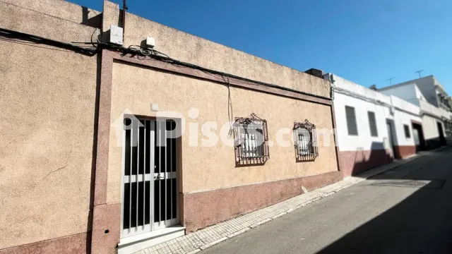 Casa en venta en Huerta del Rosario, La Banda-Campo de Fútbol (Chiclana de la Frontera) de 230.000 €