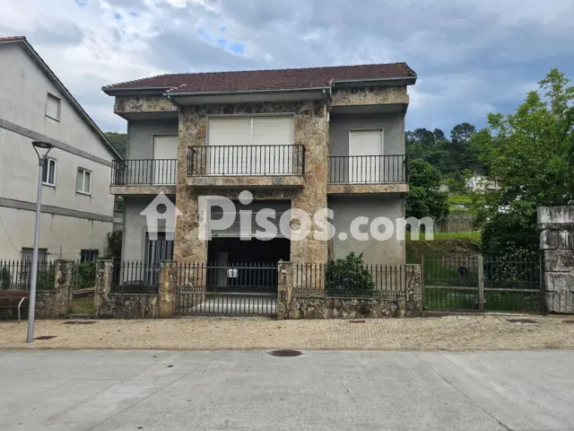 Chalet en venta en Calle Al Outeiro (O) (Velle), Número 2, Seixalbo-Monte-Ceboliño-Velle (Ourense Capital) de 285.000 €