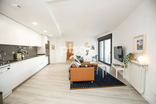 Piso en alquiler en Carrer Migdia, cerca de Carrer de Maria Josepa Arnall i Juan, Migdia Casernes (Girona Capital) de 2.200 €<span>/mes</span>
