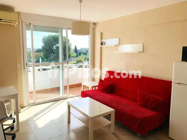 Estudio en alquiler en los Remedios, Los Remedios (Distrito Los Remedios. Sevilla Capital) de 900 €<span>/mes</span>
