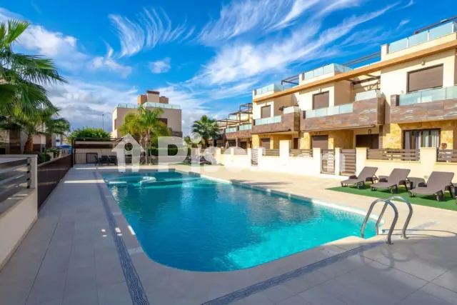Casa adosada en venta en Avinguda de Colón, Torre de la Horadada (Pilar de la Horadada) de 429.000 €