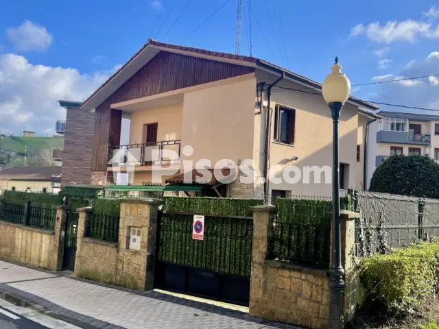 Chalet en venta en Calle de Eguzkiza, Lapitze-Belaskoenea-Olaberria-Meaka (Irun) de 700.000 €