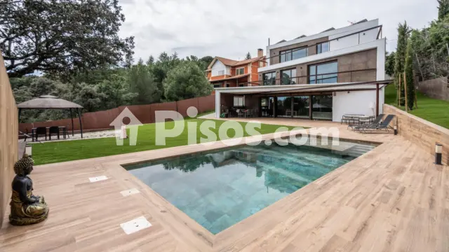 Chalet en venta en El Peñalar - Arroyo de Trofas - Montealegre, Los Peñascales (Torrelodones) de 1.717.000 €