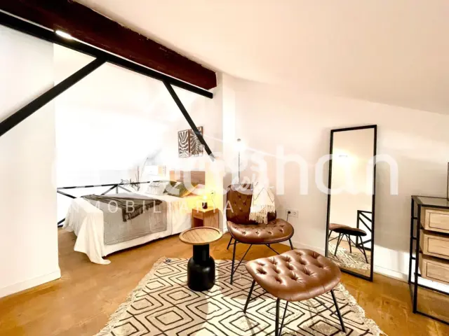 Loft en alquiler en Calle de Molina, Montolivet (Distrito Quatre Carreres. València Capital) de 1.300 €<span>/mes</span>