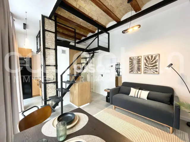 Loft en alquiler en Calle de Molina, Montolivet (Distrito Quatre Carreres. València Capital) de 1.000 €<span>/mes</span>