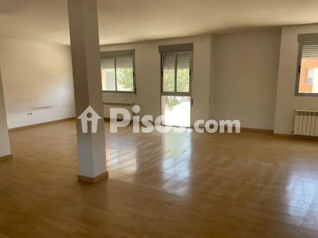 Casa adosada en venta en Paseo de La Estacion