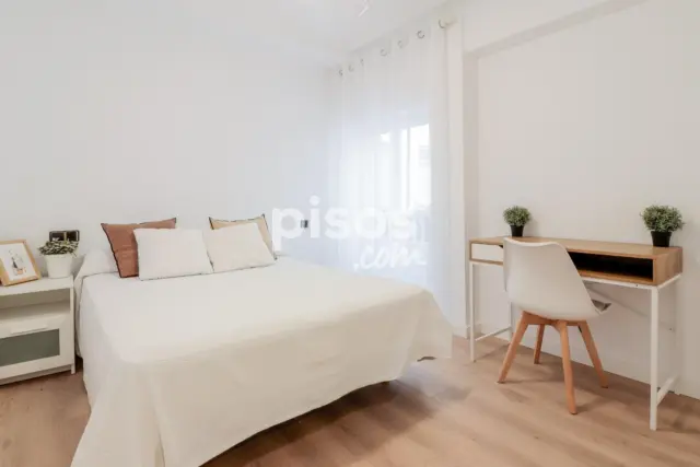 Habitación en alquiler en Calle de Pradilla, Carolinas (Distrito Pla-Carolinas. Alicante - Alacant) de 300 €<span>/mes</span>