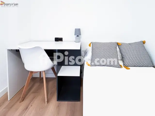 Habitación en alquiler en Calle de Pradilla, Carolinas (Distrito Pla-Carolinas. Alicante - Alacant) de 260 €<span>/mes</span>