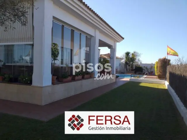Chalet en alquiler en Camino Viejo de Rota, Urbanizaciones Zona Norte (El Puerto de Santa María) de 2.700 €<span>/mes</span>