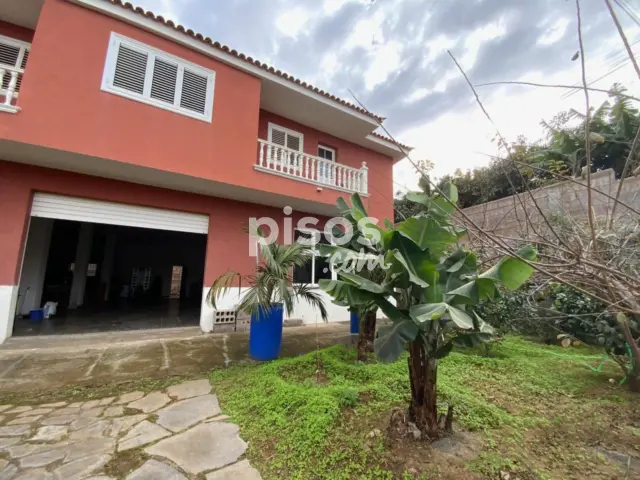 Chalet en venta en La Orotava, La Orotava de 368.500 €
