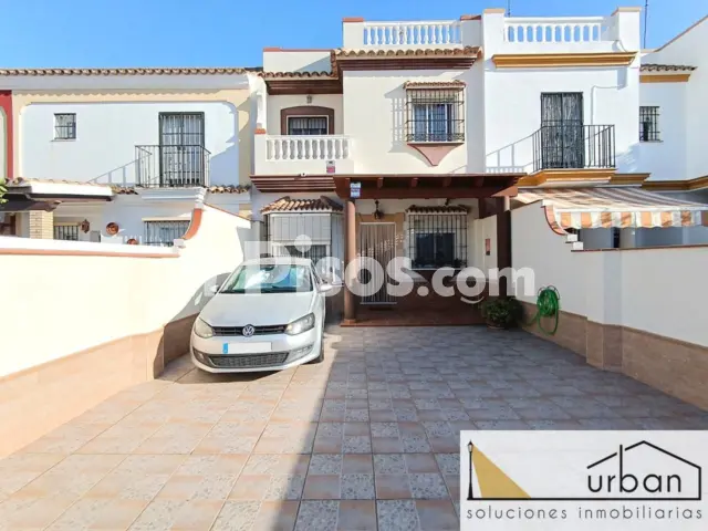 Casa adosada en venta en Avenida de la Laguna, cerca de Calle Mariño, La Laguna (Chipiona) de 365.000 €