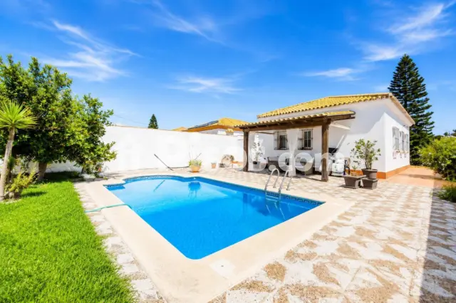 Chalet en venta en los Gallos, La Soledad-La Coquina-Los Gallos (Chiclana de la Frontera) de 399.900 €