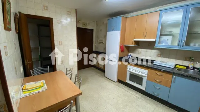 Habitación en alquiler en Calle del Monasterio de Carracedo, Zona Alta (Ponferrada) de 200 €<span>/mes</span>