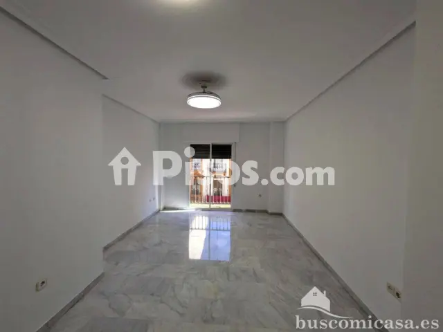 Piso en alquiler en Calle de Isaac Peral, Centro (Linares) de 600 €<span>/mes</span>