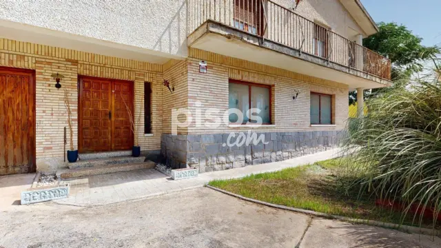 Chalet en venta en Avenida La Jota, 19, Casetas-Garrapinillos-Monzalbarba (Zaragoza Capital) de 550.000 €