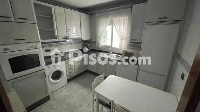 Habitación en alquiler en Calle de la Infanta Doña Teresa, Zona Alta (Ponferrada) de 200 €<span>/mes</span>