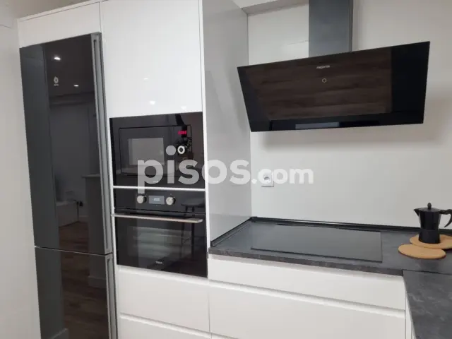 Piso en alquiler en Calle de Macías Picavea, 5, General Dávila (Santander) de 1.050 €<span>/mes</span>