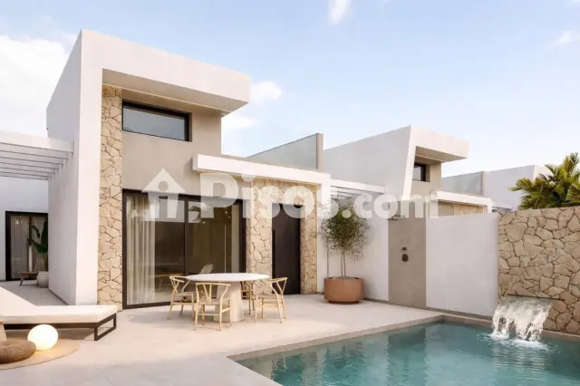 Chalet en venta en Las Lomas del Rame-Bahía Bella, Los Alcázares de 453.000 €