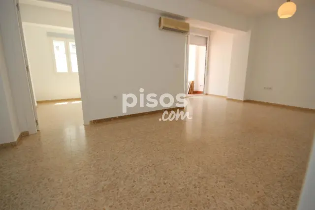Piso en alquiler en Rambla de la Mártir Santa Eulalia, cerca de Travesía de Cervantes, Casco Histórico (Mérida) de 650 €<span>/mes</span>