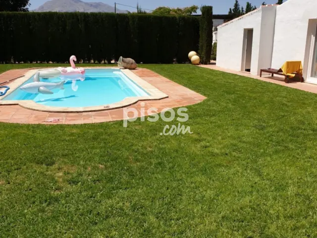Casa en venta en Polígono - Alrededores - Pedanías, Recinto Ferial-Circunvalación-La Vega (Antequera) de 417.000 €