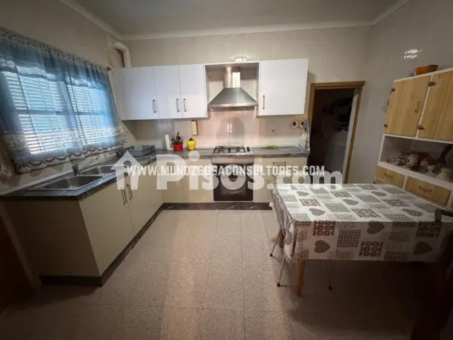 Chalet en venta en Calle Huertas Bajas de Cabra, Cabra de 150.000 €