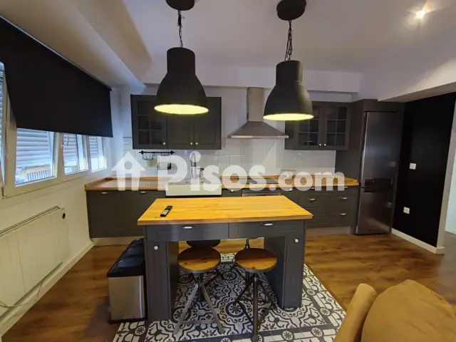 Piso en alquiler en Calle de Adriano, cerca de Calle de Forner y Segarra, Casco Histórico (Mérida) de 690 €<span>/mes</span>