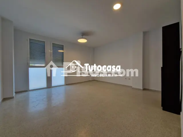 Piso en alquiler en Plaza del Retiro, Bellavista (Distrito Bellavista-La Palmera. Sevilla Capital) de 900 €<span>/mes</span>