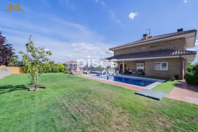 Chalet en venta en Castillo - Campodón, Castillo-Campodón (Villaviciosa de Odón) de 944.900 €