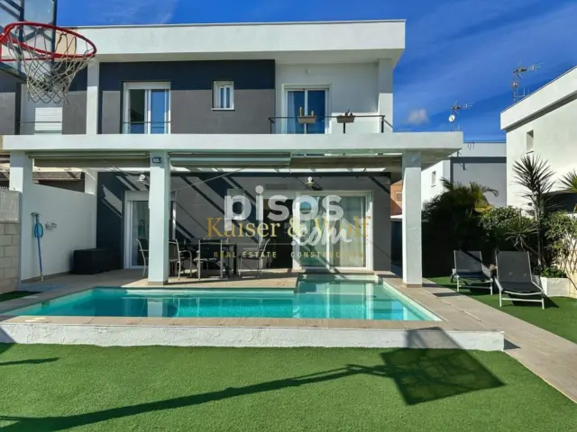 Chalet en alquiler en Carrer de Malta, Gran Alacant (Santa Pola) de 1.500 €<span>/mes</span>