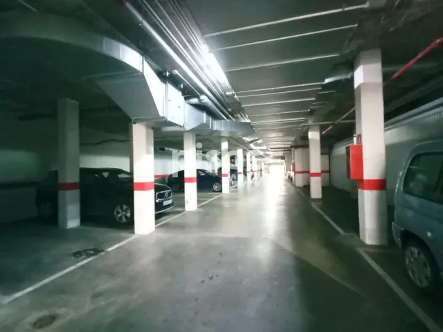 Garaje en venta en Avenida Juan Pablo II, 6, Tablada (Distrito Los Remedios. Sevilla Capital) de 8.500 €