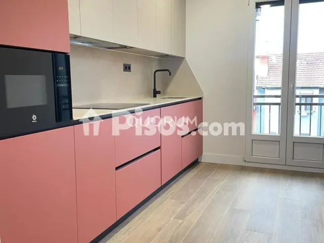 Piso en alquiler en Calle Ramón Zabalo, Centro (Barakaldo) de 1.800 €<span>/mes</span>