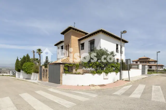 Chalet en venta en Calle Cúllar Vega, La Zubia de 606.000 €