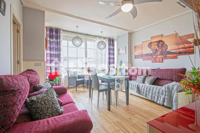 Piso en venta en Calle Albaida, León XIII-Cruz Roja (Distrito Macarena. Sevilla Capital) de 340.000 €