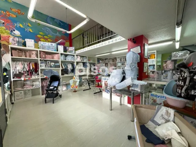 Local comercial en venta en Calle de los Hermanos Salas, 14, Los Corrales de Buelna de 75.000 €