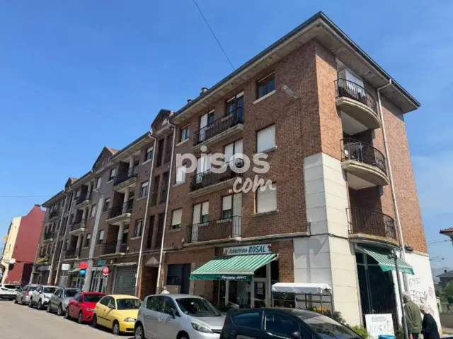 Piso en venta en Calle de Felisa Campuzano, 8, Los Corrales de Buelna de 140.000 €