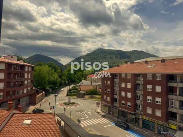 Piso en venta en Calle de la Paz, 7, Los Corrales de Buelna de 215.000 €