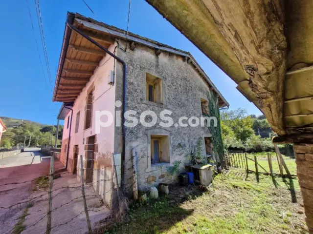 Casa en venta en Barrio de San Juan de Raicedo, 63, Arenas de Iguña de 85.000 €