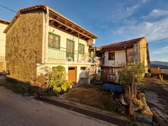 Casa en venta en Barrio de Bostronizo, 81, cerca de Carretera de San Juan Roicedo, Arenas de Iguña de 65.000 €