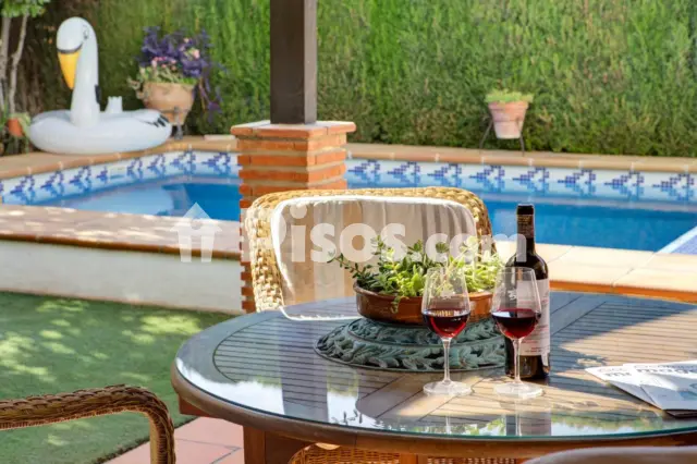 Chalet en venta en Calle Juan Loxa, Jun de 370.000 €