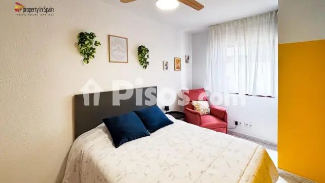 Habitación en alquiler en Carrer Devesa, Altozano (Distrito Campoamor-Altozano. Alicante - Alacant) de 380 €<span>/mes</span>