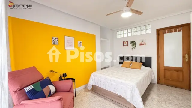 Habitación en alquiler en Carrer Devesa, Altozano (Distrito Campoamor-Altozano. Alicante - Alacant) de 410 €<span>/mes</span>
