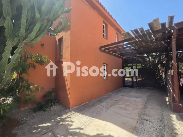 Casa en venta en Avenida Primero de Mayo, 26, Parque Holandés (La Oliva) de 298.900 €