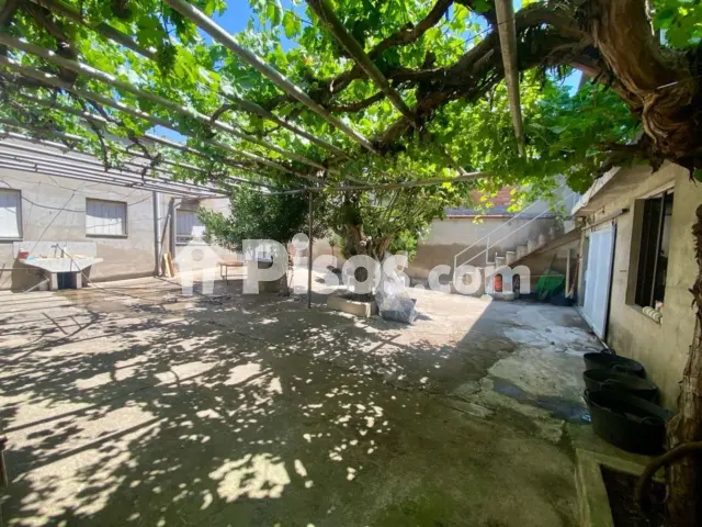 Casa adosada en venta en Calle de los Paradores