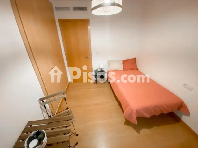 Habitación en alquiler en Avenida del Primero de Mayo, cerca de Carrer Sant Jacint, Santa Rita-Alborgí (Paterna) de 330 €<span>/mes</span>