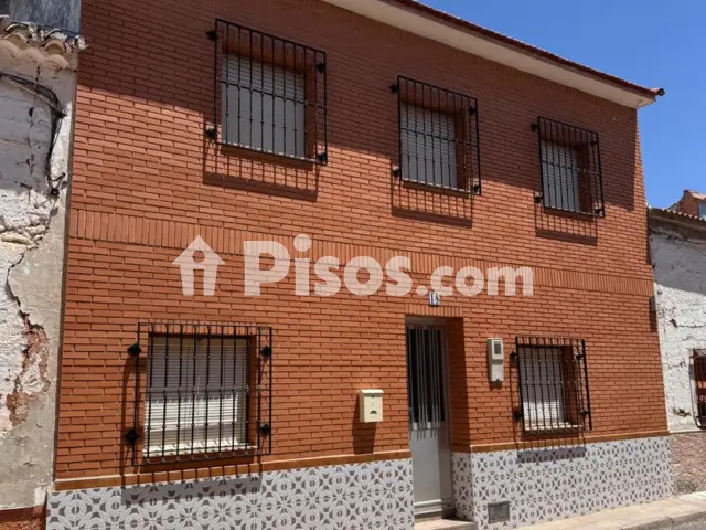 Casa adosada en venta en Calle del Sol