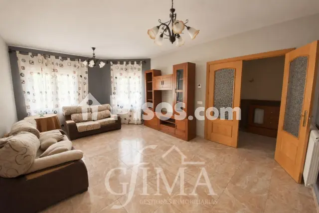 Casa adosada en venta en Zona Calle Academicos